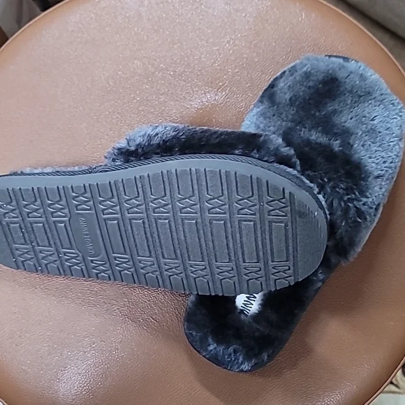 Lilly Faux Shearling SlippersMINNETONKA - Picture 5 of 9